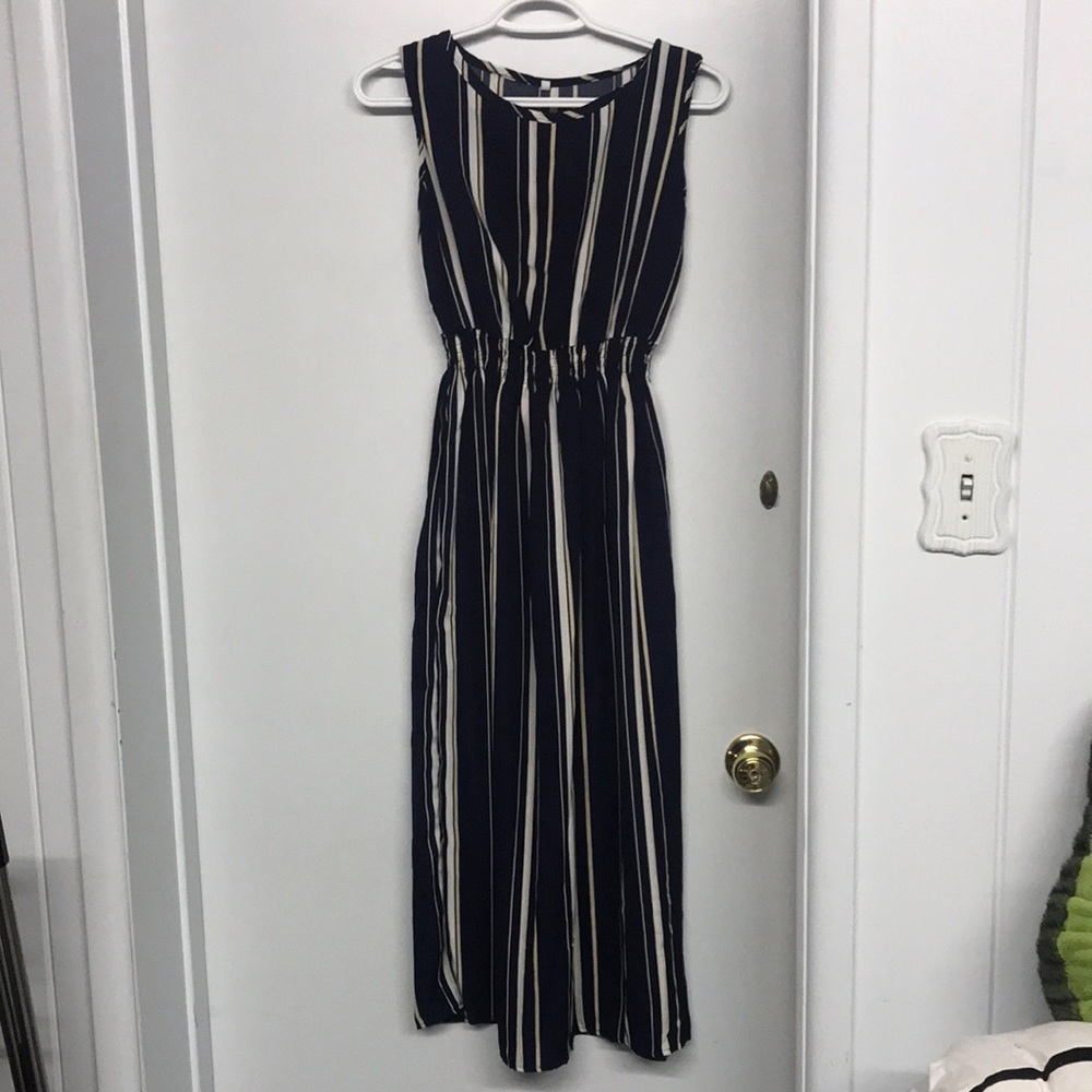Long sleeveless dress